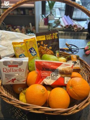 Сир і Фрукти Кошик фото доставки  5 Сир і Фрукти Кошик фото доставки Україна 5