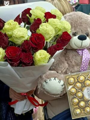 29 Красных и Белых Роз фото доставки  6 29 Красных и Белых Роз фото доставки Украина 6