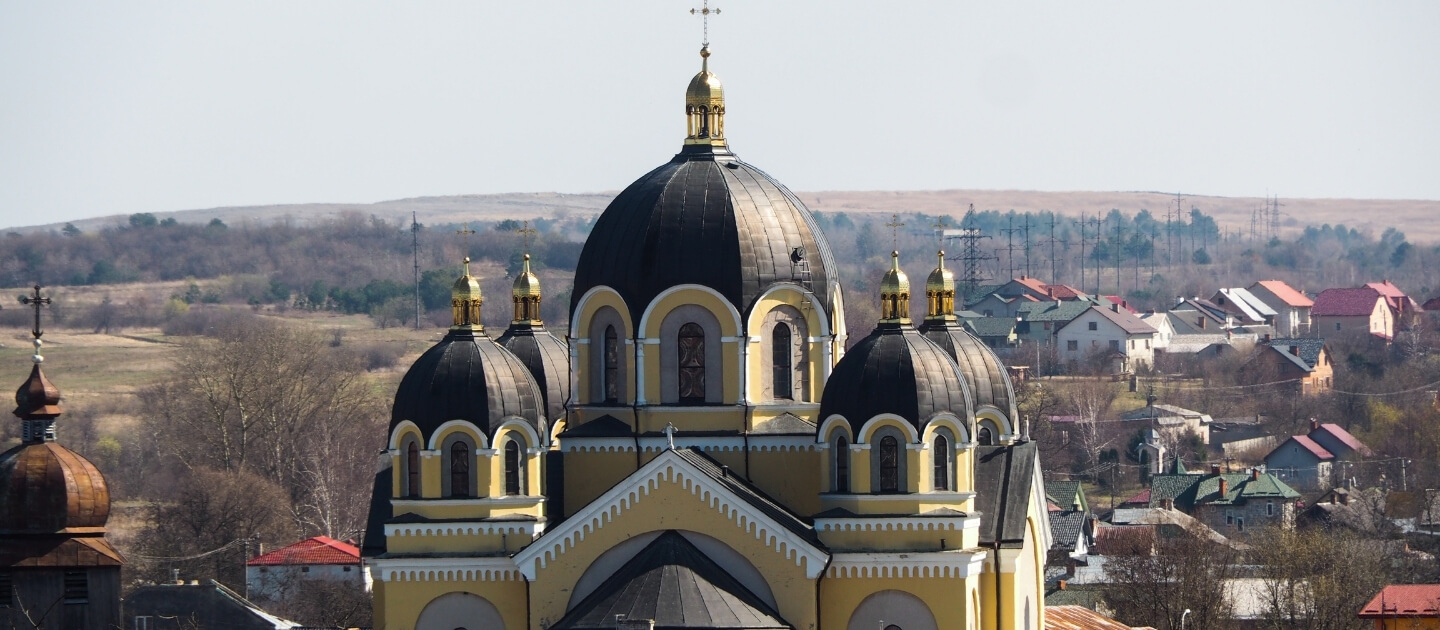Доставка цветов и подарков в Яворов Украина