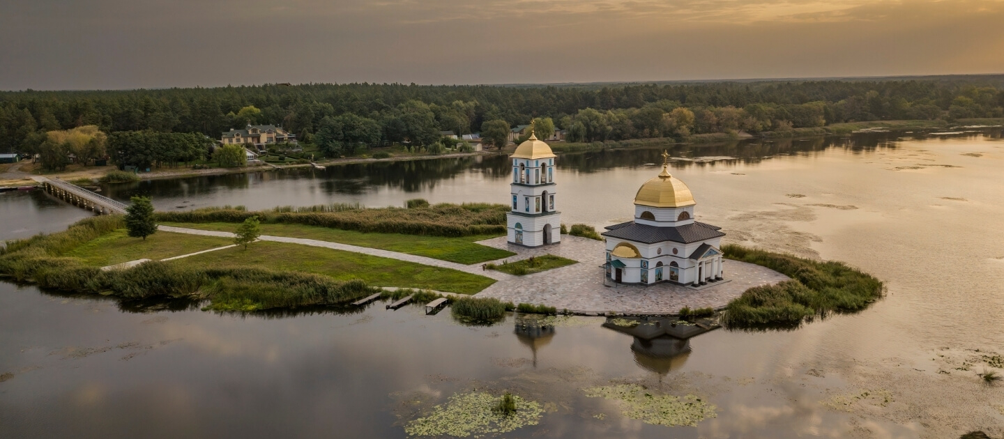 Доставка цветов и подарков в Ржищев Украина