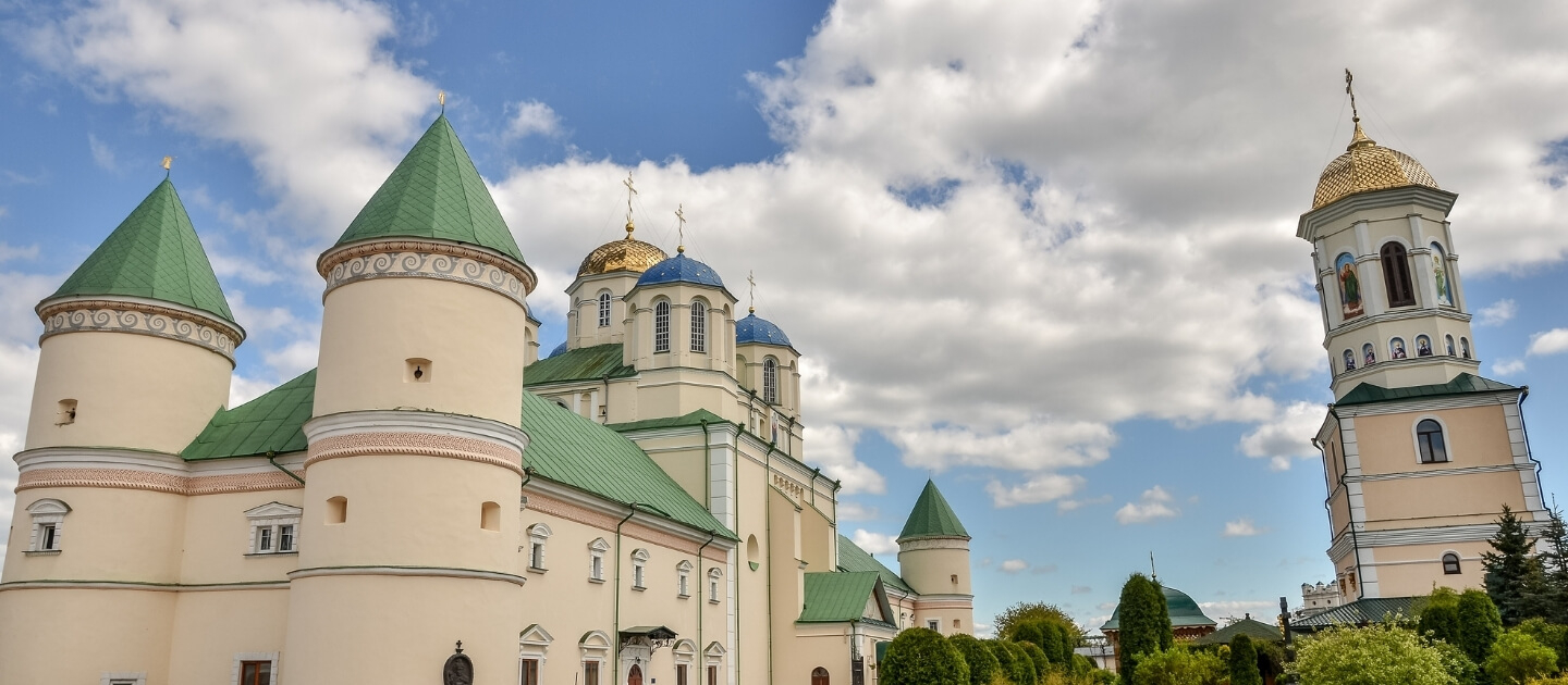 Доставка цветов и подарков в Острог Украина