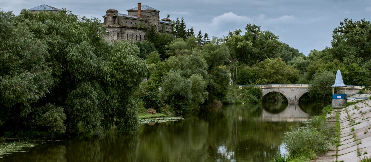 Доставка цветов и подарков в Хмельник Украина