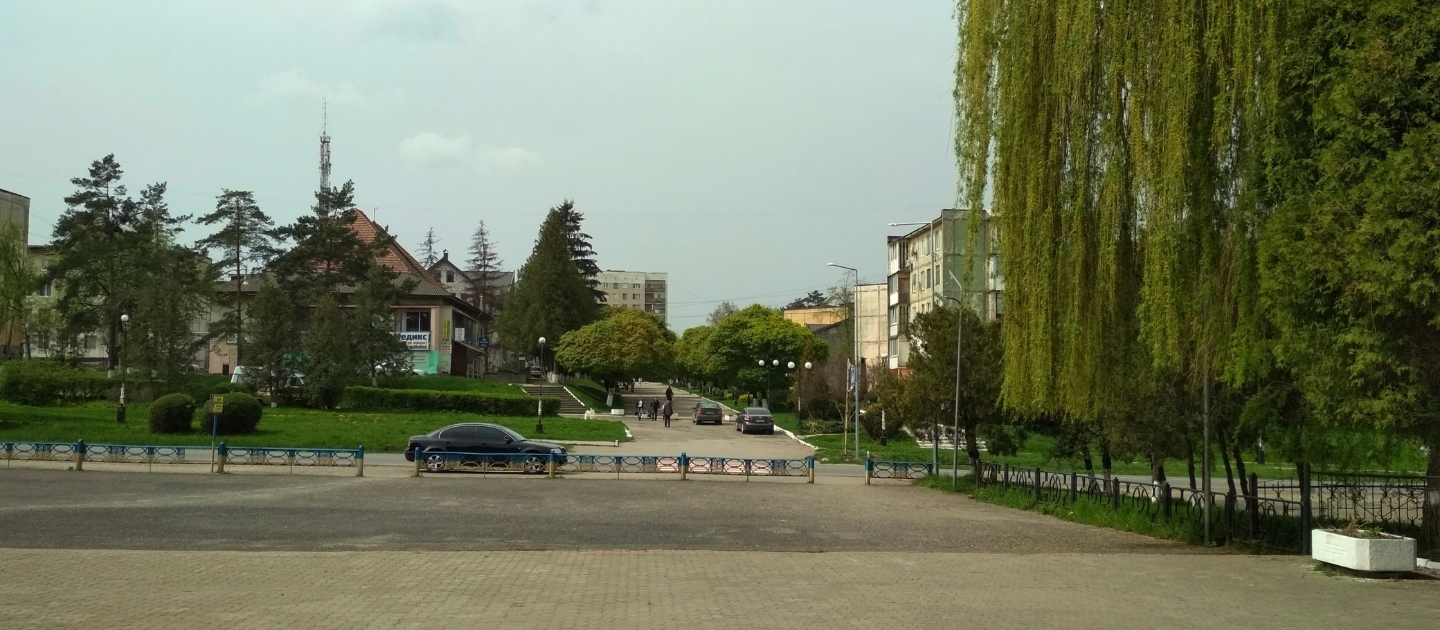 Доставка цветов и подарков в Бурштын Украина