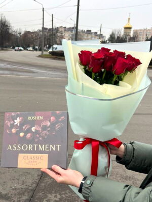 9 Червоних Троянд фото доставки Україна 14