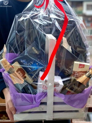 Шоколад и Сюрприз корзина фото доставки Украина 1