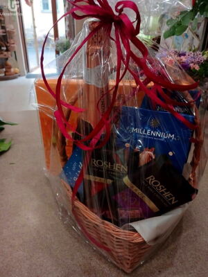 Шоколад и Сюрприз корзина фото доставки Украина 4