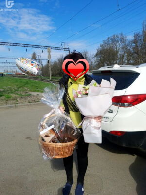 Шоколад и Сюрприз корзина фото доставки Украина 5