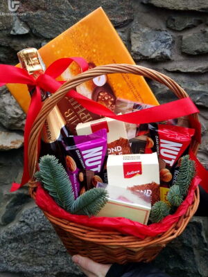 Шоколад и Сюрприз корзина фото доставки Украина 9