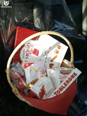 Chocolately Yours Gift Basket Photo Delivery Ukraine 1