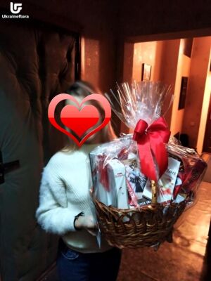 Chocolately Yours Gift Basket Photo Delivery Ukraine 2