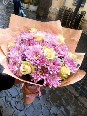 Red and White Mix Photo Delivery Ukraine 2