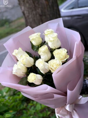 Білі троянди по 5 штук фото доставки Україна 1