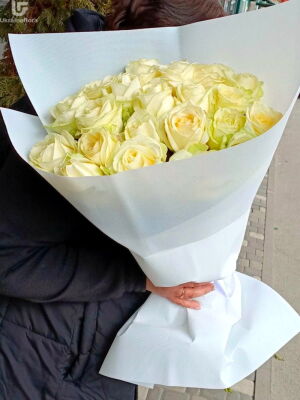 Білі троянди по 5 штук фото доставки Україна 2