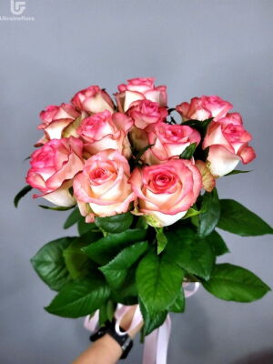 Рожеві троянди по 5 штук фото доставки Україна 5