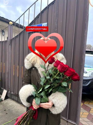 Red Luxury Roses by 3 Stems Photo Delivery Ukraine 2