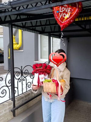 19 Червоних Троянд в Коробці фото доставки Україна 7