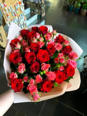 Bright Red bouquet Delivery Ukraine 1