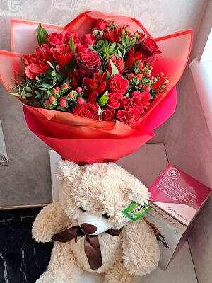 Red Florist Photo Delivery Ukraine 10