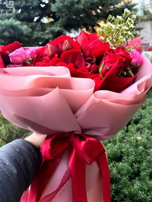 Red Florist Photo Delivery Ukraine 2