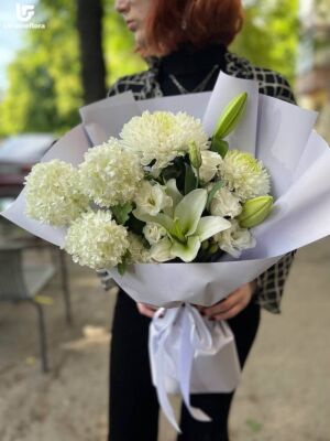 White Florist Photo Delivery Ukraine 14