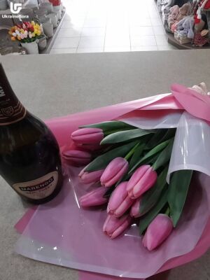 11 Tulips Photo Delivery Ukraine 3