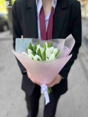 29 Белых Тюльпанов Фото доставки  Украина1